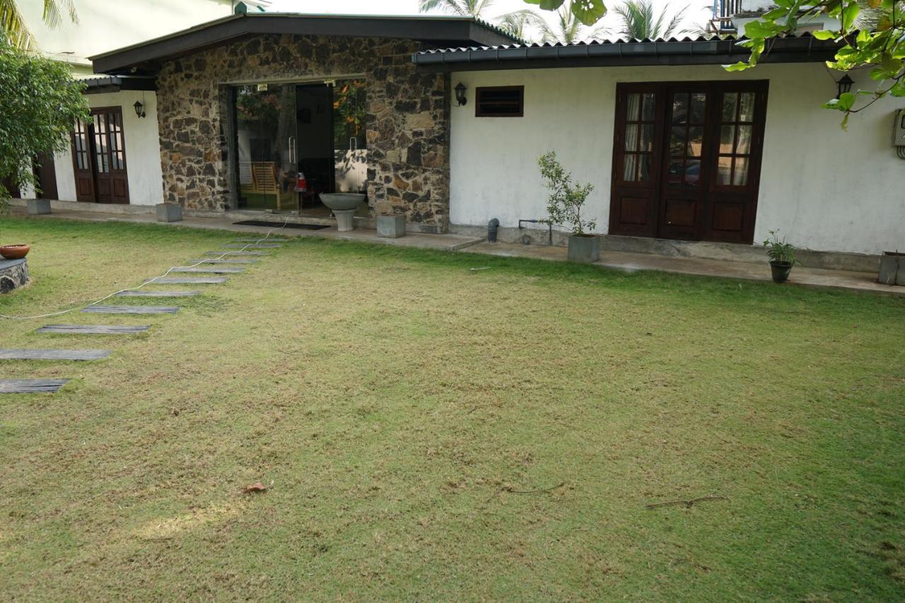 Thiranagama Beach Hotel Hikkaduwa Exterior photo